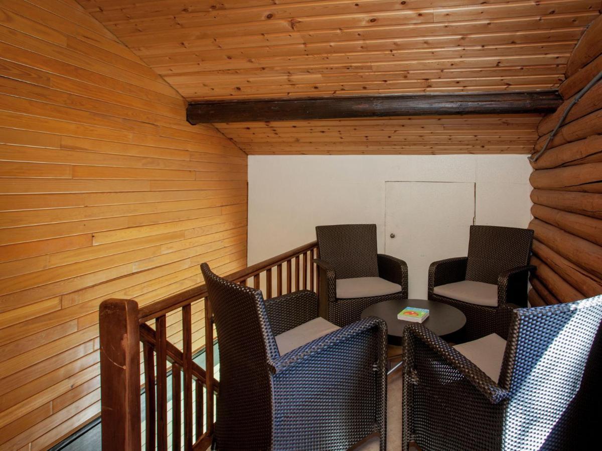 Open Wooden Chalet Built Against A Hill Francorchamps Exteriér fotografie